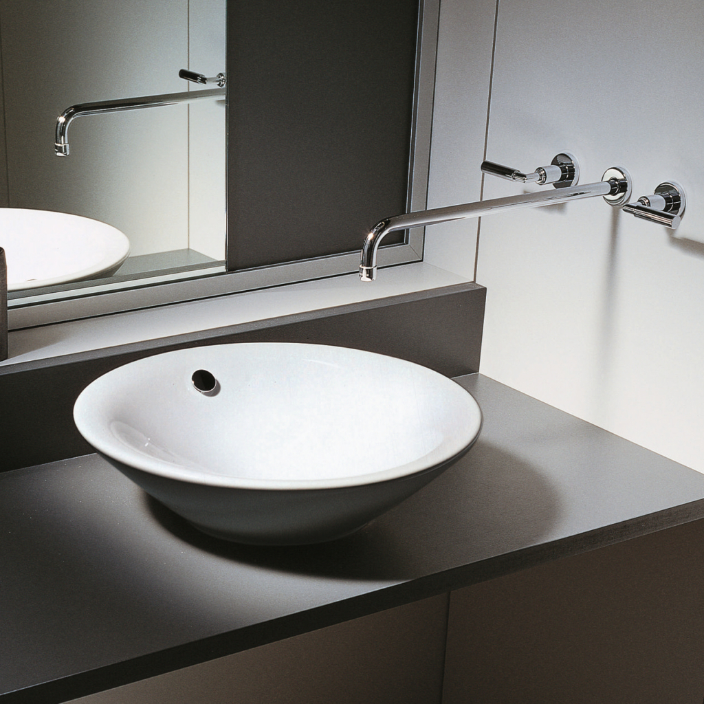 Starck 1 tvättställ för bänk från Duravit i en badrumsmiljö.