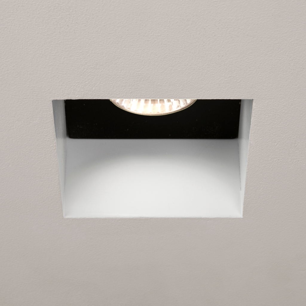Trimless Square Fixed IP65 spotlights monterade i ett tak.