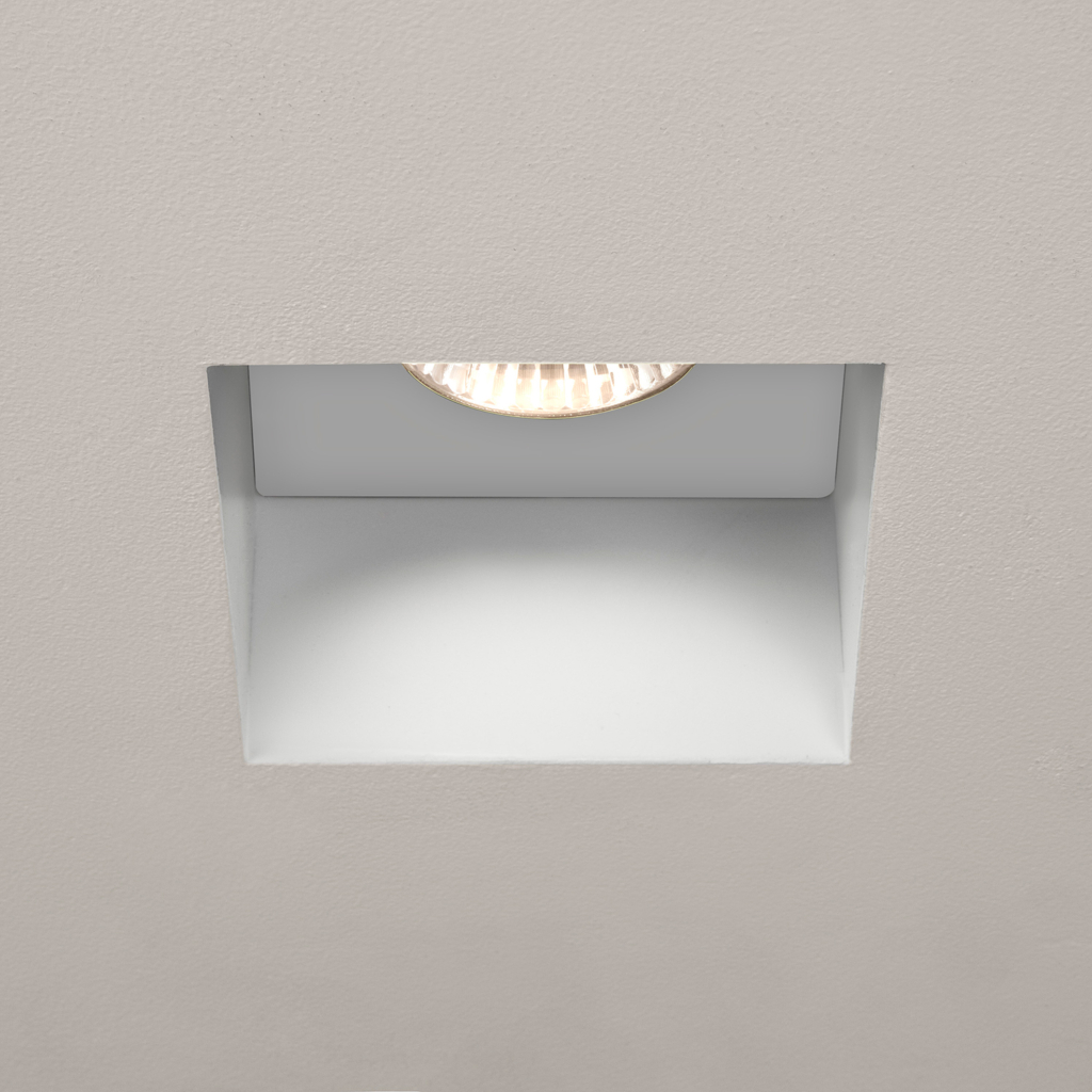 Trimless Square Fixed IP65 spotlights monterade i ett tak.