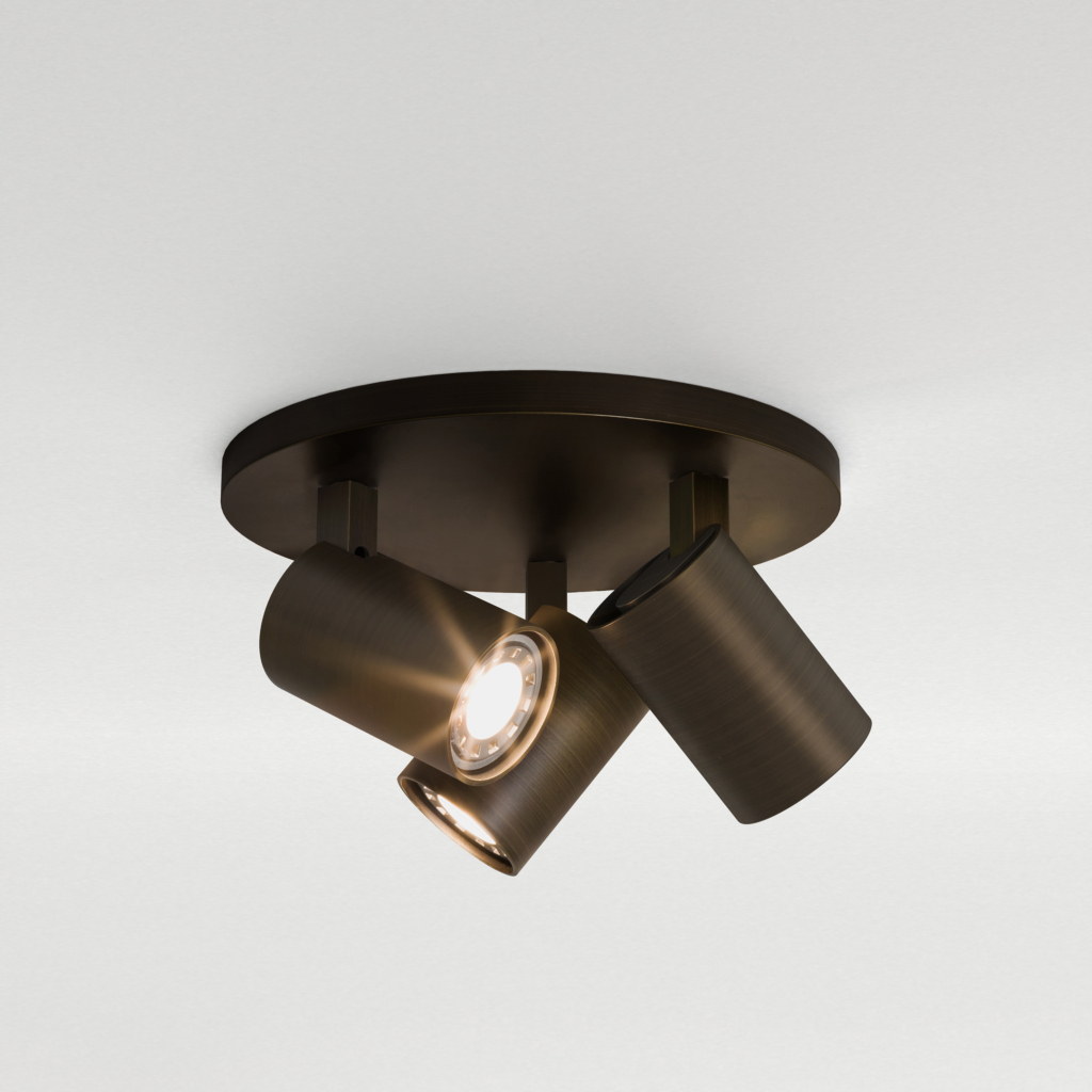 Ascoli Triple Round taklampa med 3 spotlights på en rund bas.
