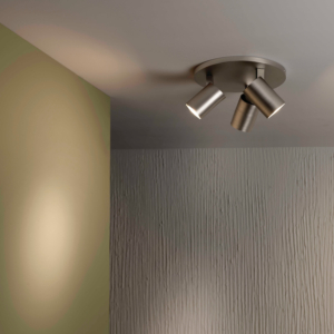 Ascoli Triple Round taklampa med 3 spotlights på en rund bas.