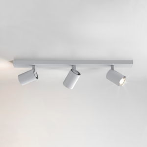 Ascoli Triple Bar spotlight sittandes på ett tak.