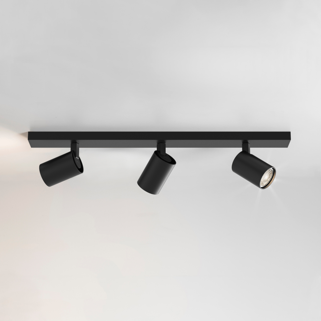 Ascoli Triple Bar spotlight sittandes på ett tak.
