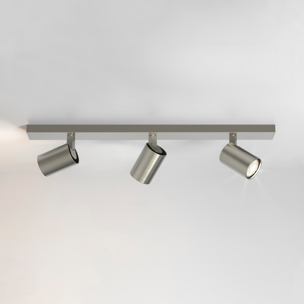 Ascoli Triple Bar spotlight sittandes på ett tak.