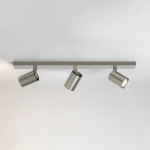 Ascoli Triple Bar spotlight sittandes på ett tak.