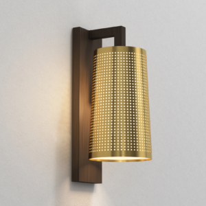 Cone 195 lampskärm på en vägglampa.