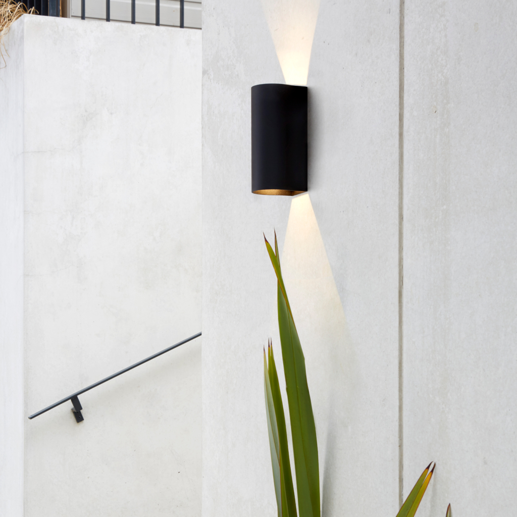 Dunbar 255 LED utomhusbelysning svart Astro Sanova.