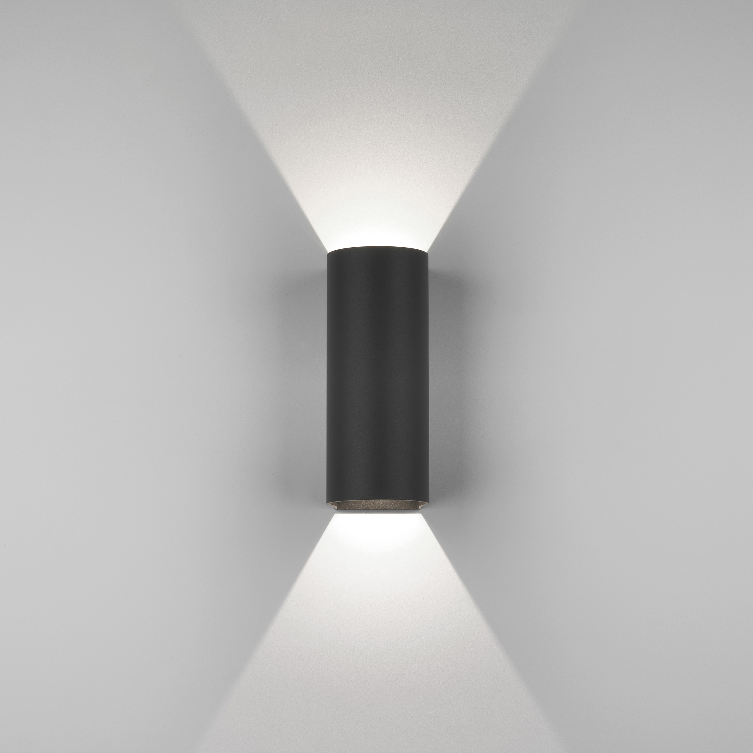 Dunbar 255 LED utomhusbelysning svart Astro Sanova.
