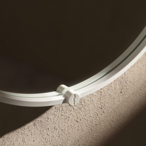Frame rund spegel utan belysning.