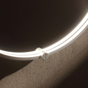 Frame oval spegel med belysning.