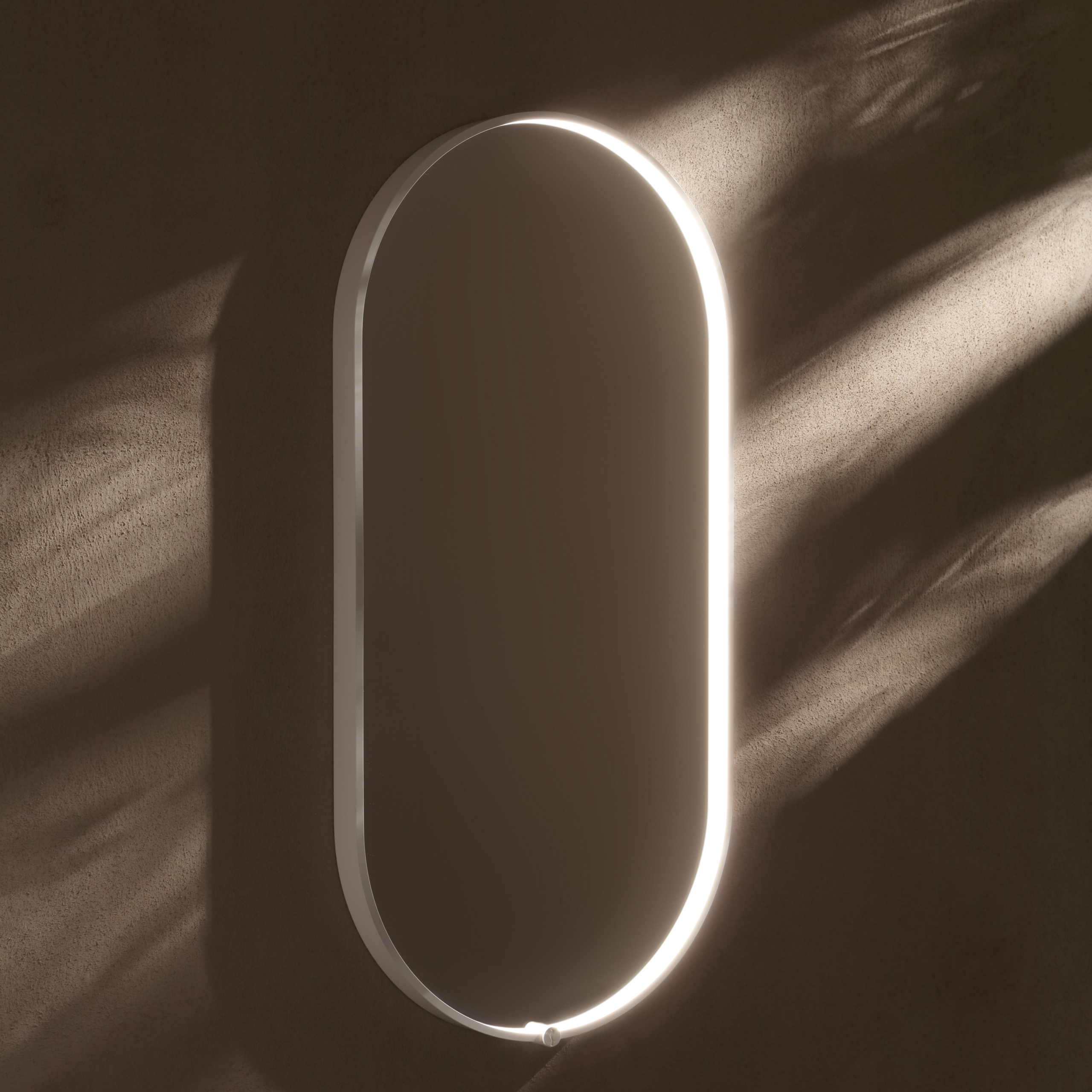 Frame oval spegel med belysning.
