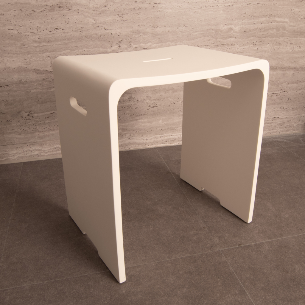 Cube pall i kompositmaterialet solid surface.