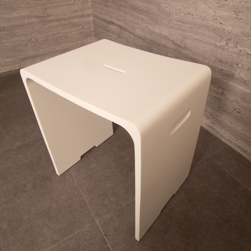 Cube pall i kompositmaterialet solid surface.