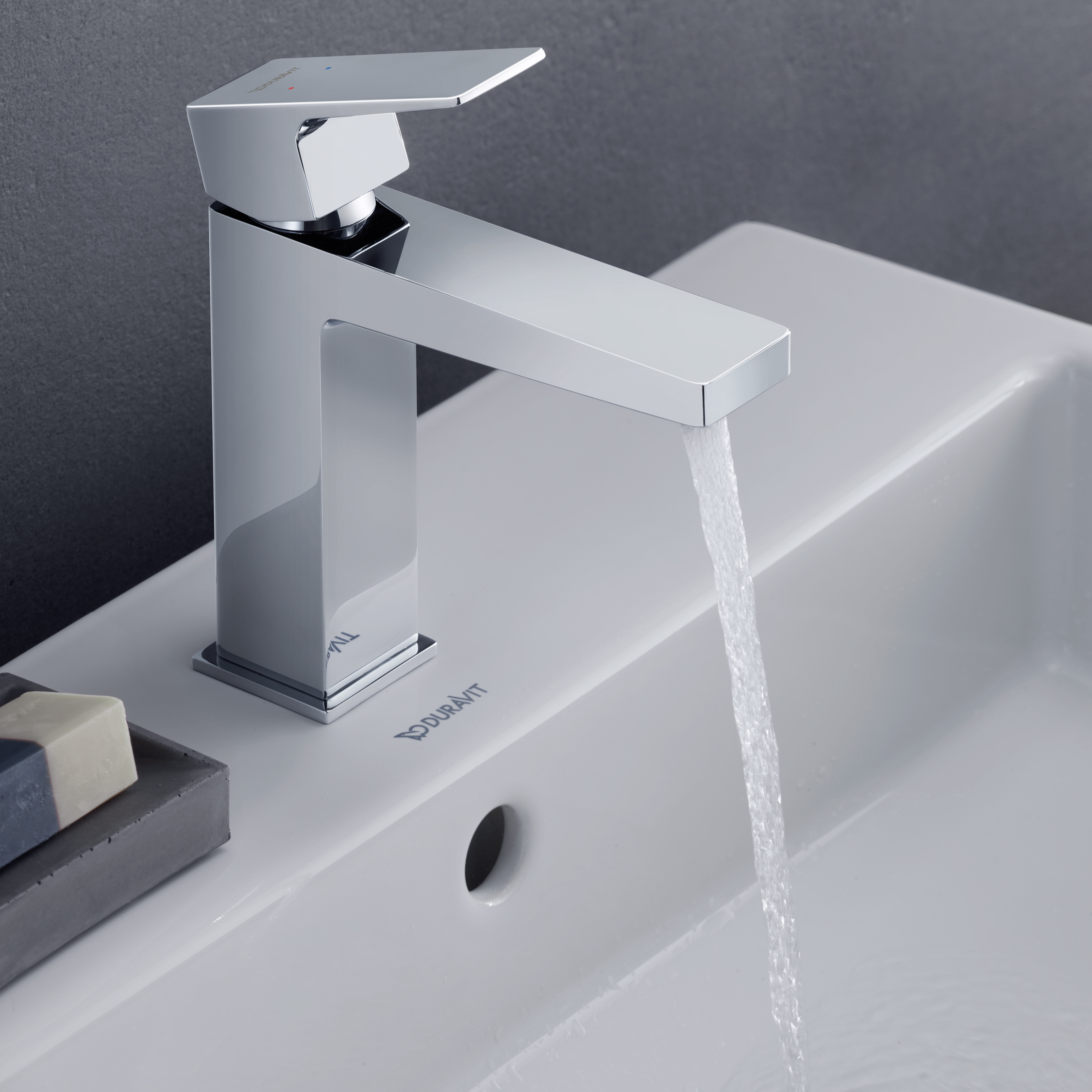 Manhattan Låg tvättställsblandare på ett tvättställ.