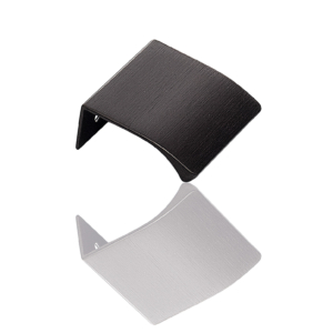 Edge handtag till en kommod.