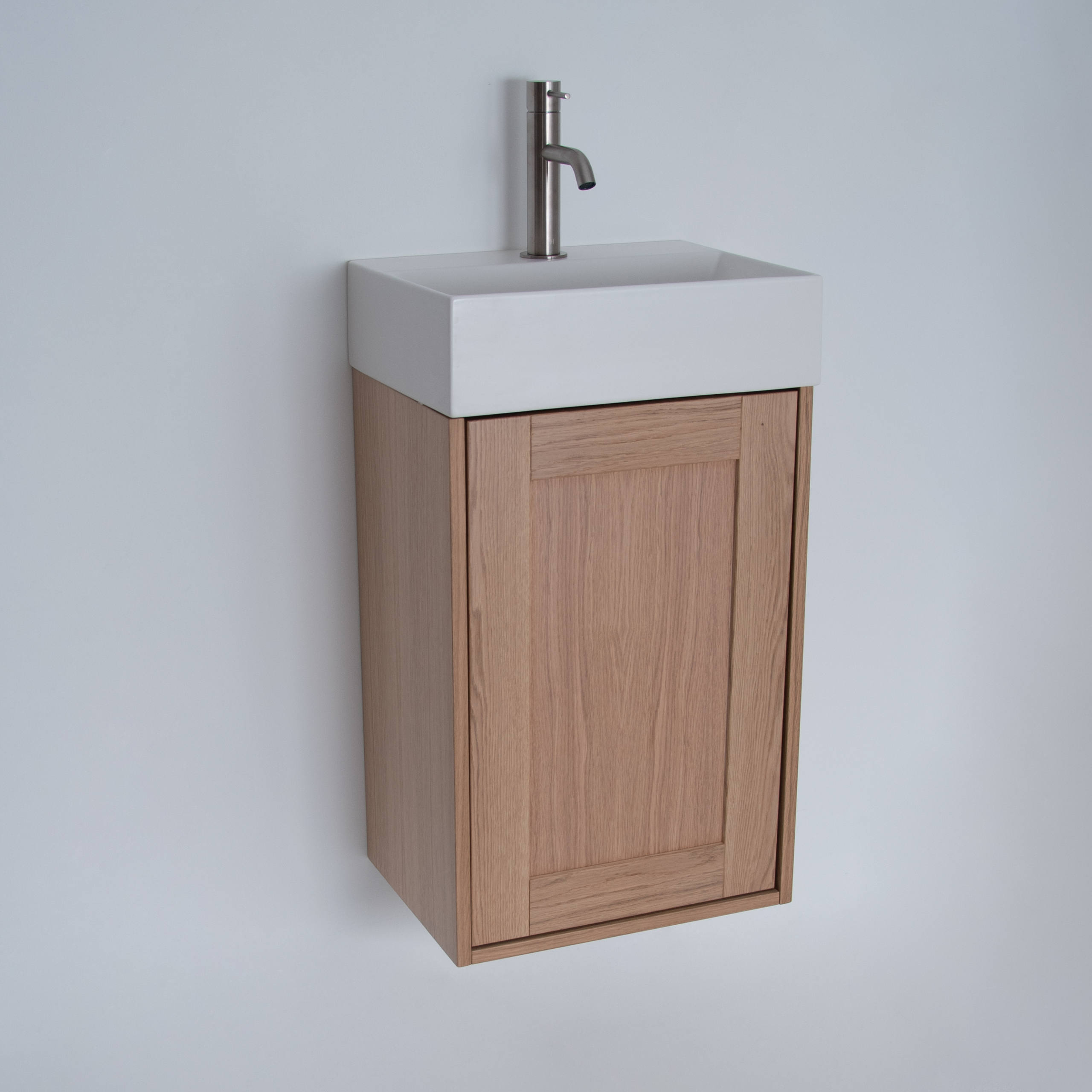 Spiken 390 tvättställsskåp med tvättställ och blandare