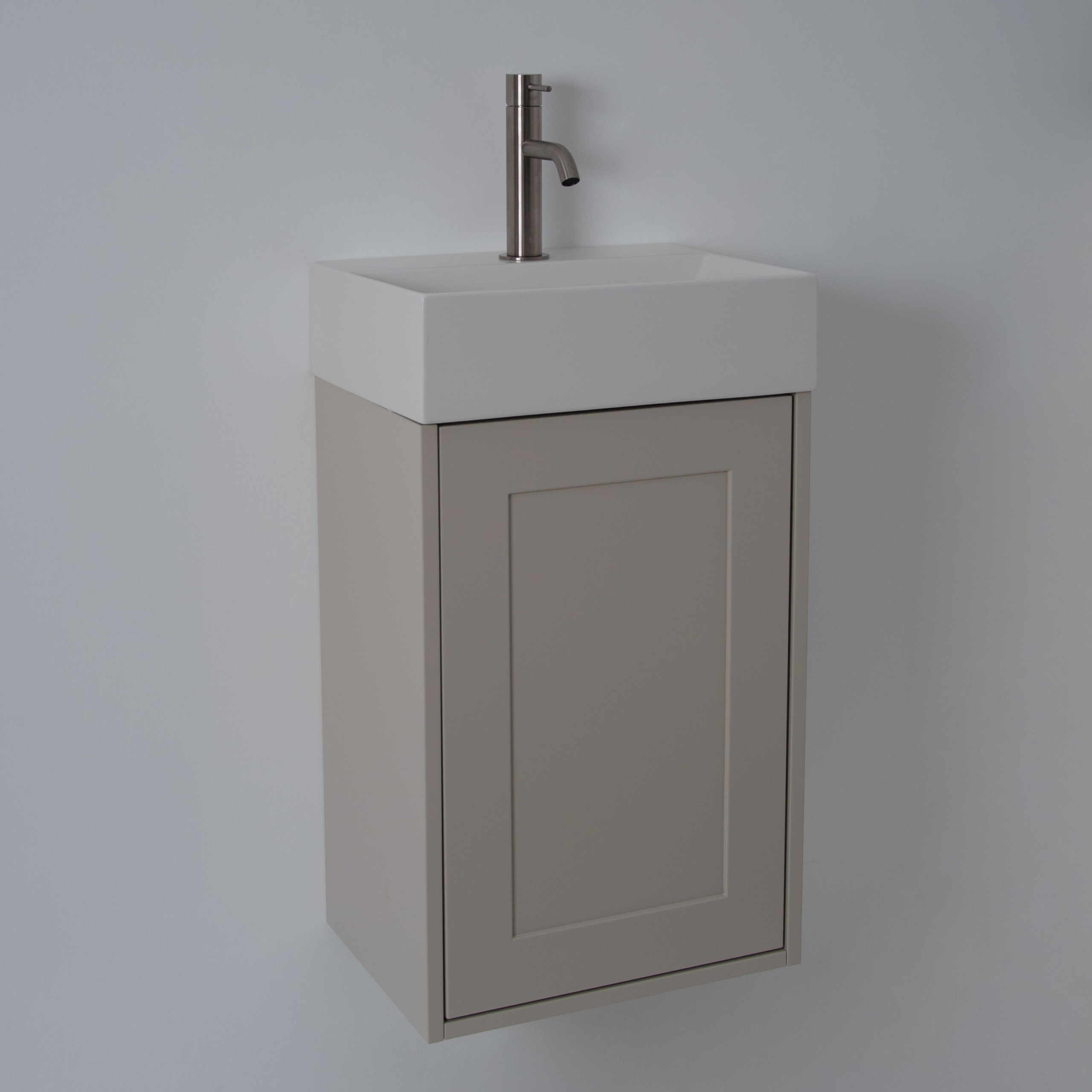 Spiken 390 tvättställsskåp med tvättställ och blandare