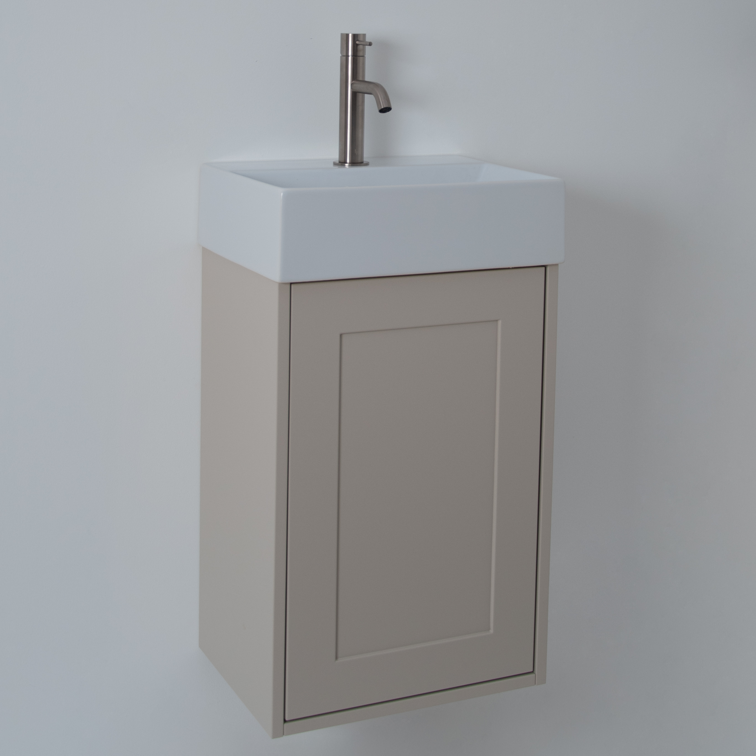 Spiken 390 tvättställsskåp med tvättställ och blandare