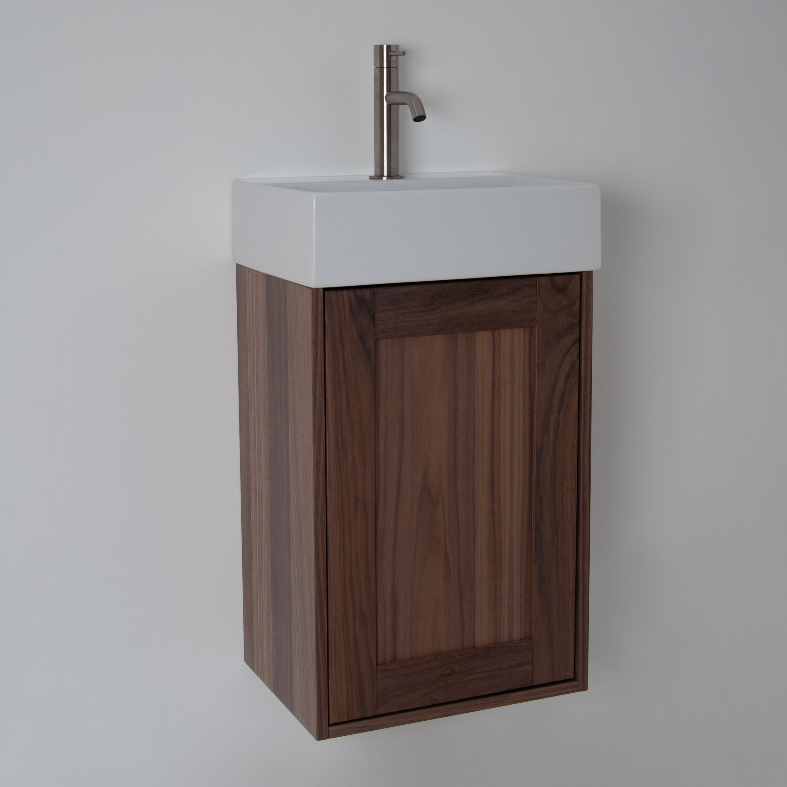 Spiken 390 tvättställsskåp med tvättställ och blandare