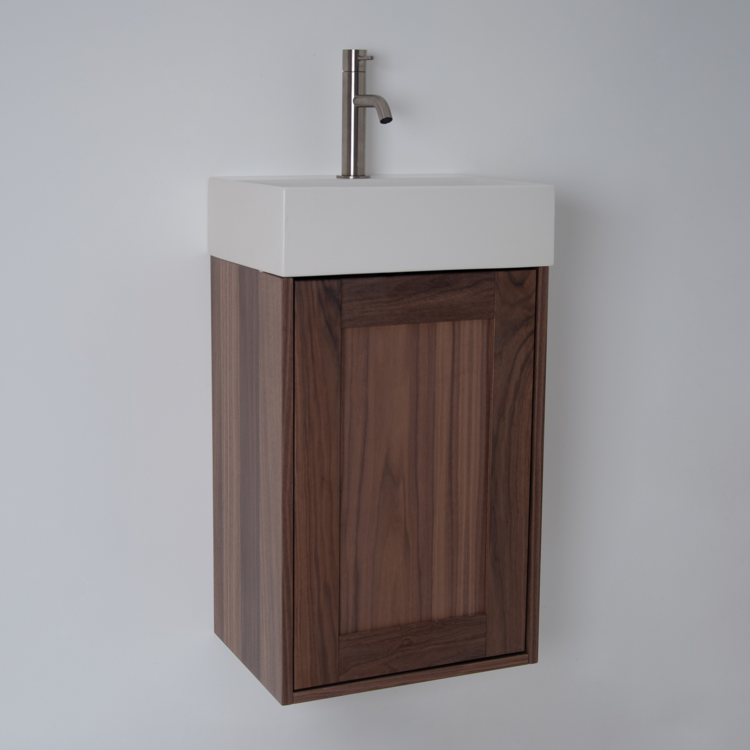 Spiken 390 tvättställsskåp med tvättställ och blandare