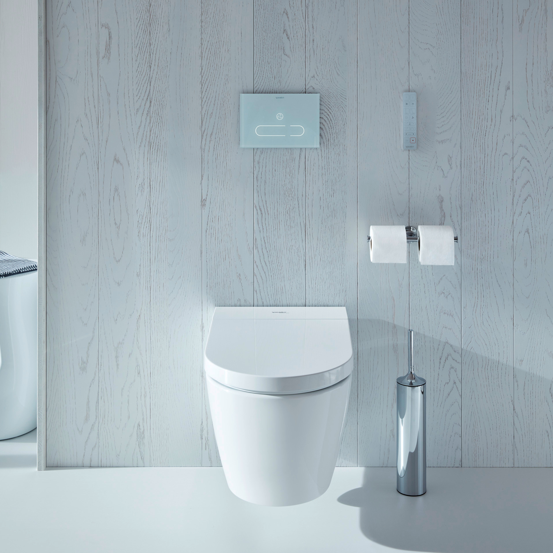 Starck f Pro SensoWash vägghängd toalett i ett badrum.