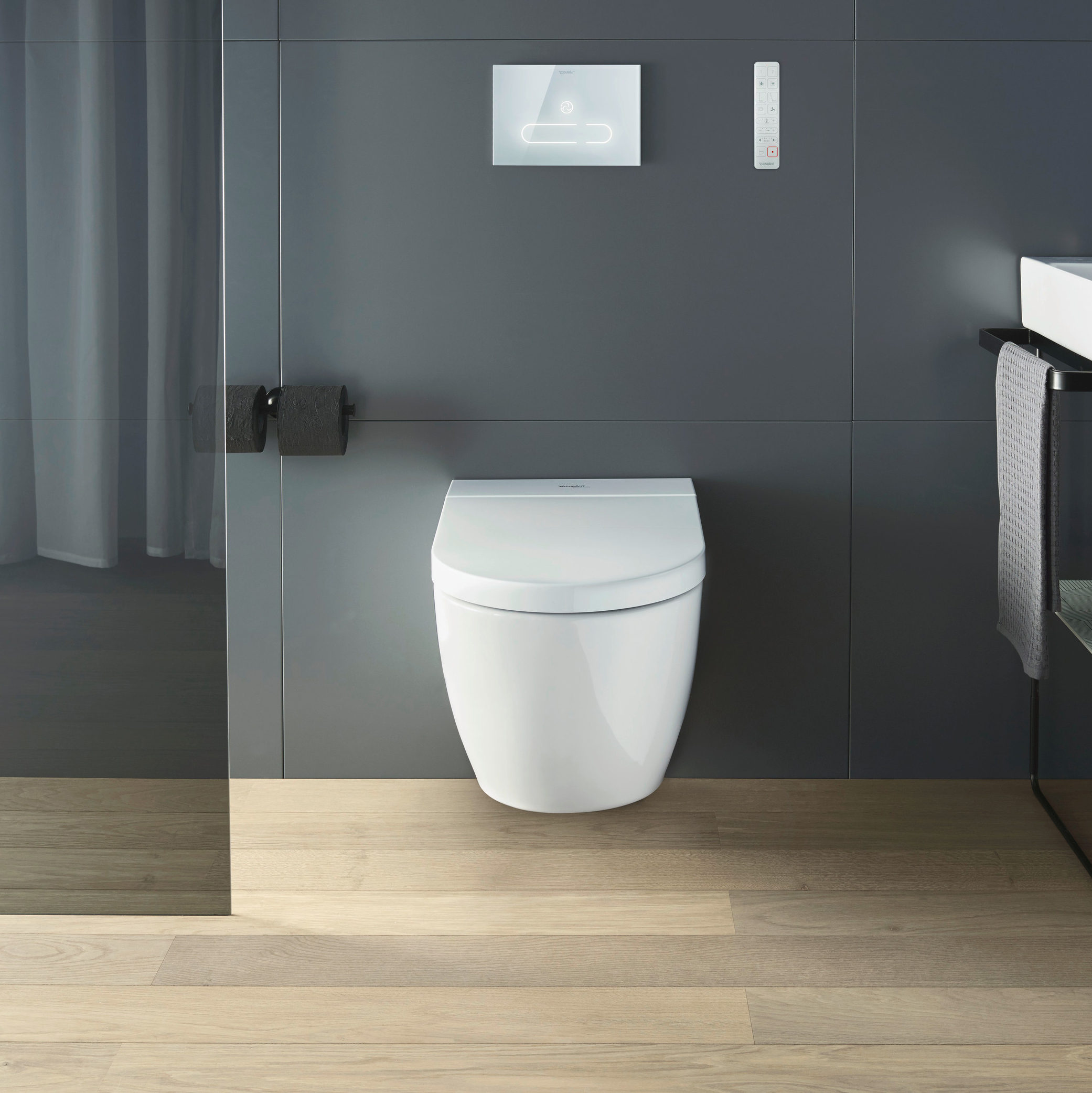 Starck f Pro SensoWash vägghängd toalett i ett badrum.