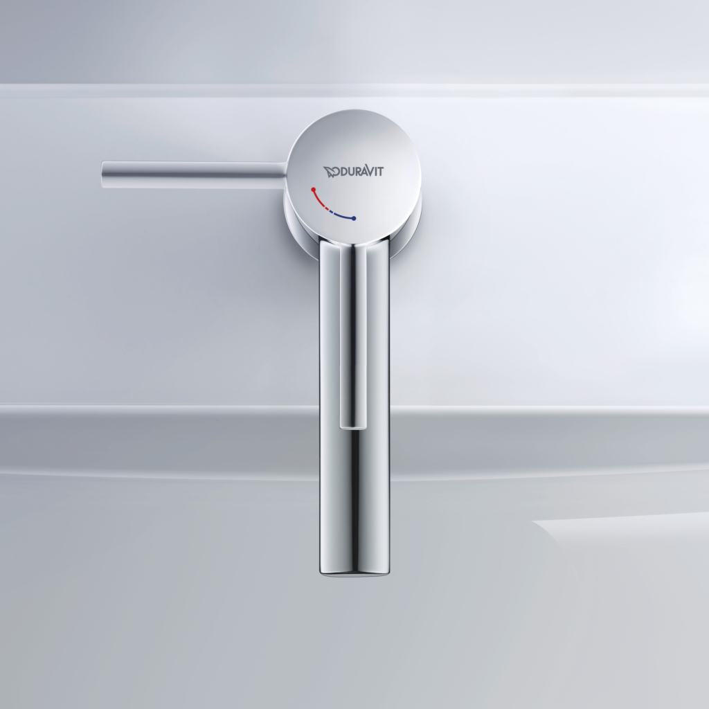 Circle S tvättställsblandare från Duravit på ett tvättställ.