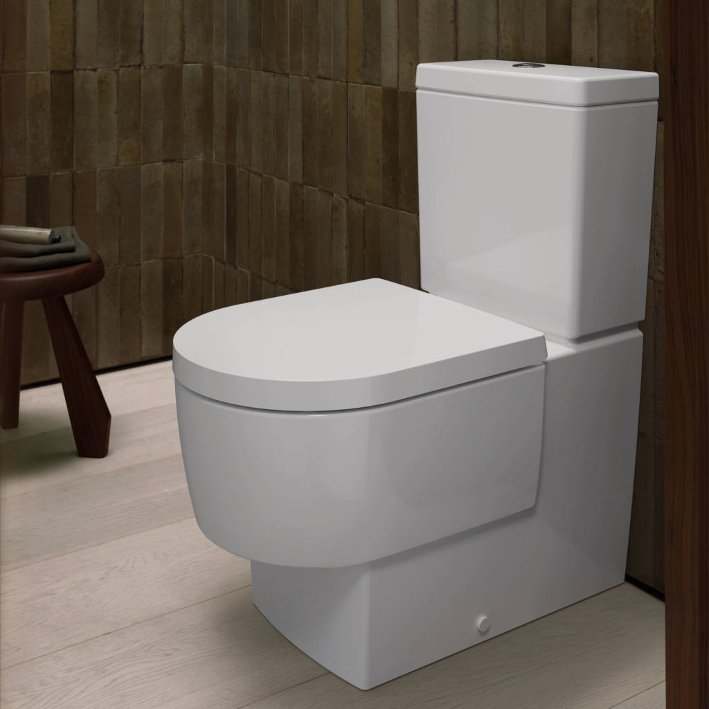 Balcoon golvstående toalett i ett badrum.