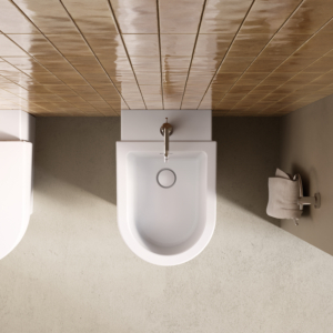 Balcoon bidé vägghängd i ett badrum.