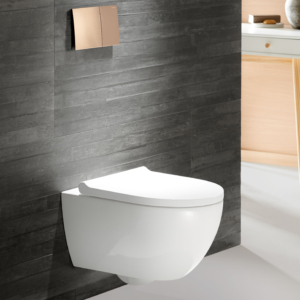 Acanto vägghängd toalettstol i ett badrum.