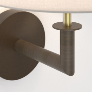 Club Wall vägglampa med lampskärm som sitter på en vägg.