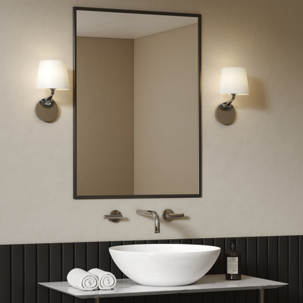 Miljöbild på vägglampa Millie från Astro i krom i badrumsmijö.