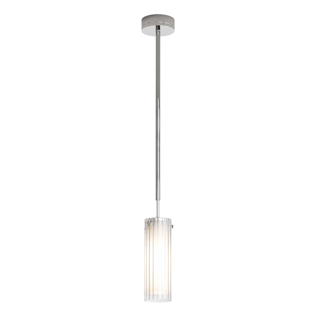 Pendlande lampa Ottavino Pendant med ett räfflat frostat glas i färgen krom.